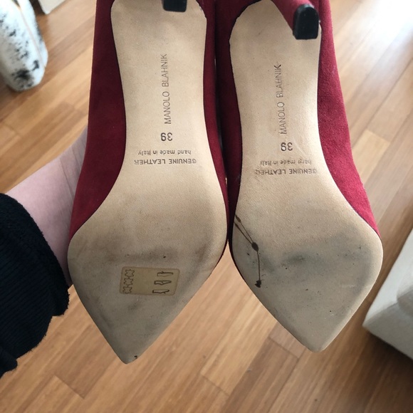 ✨SOLD✨Manolo Blahnik Burgundy Suede Pumps sz 39 - Picture 2 of 2